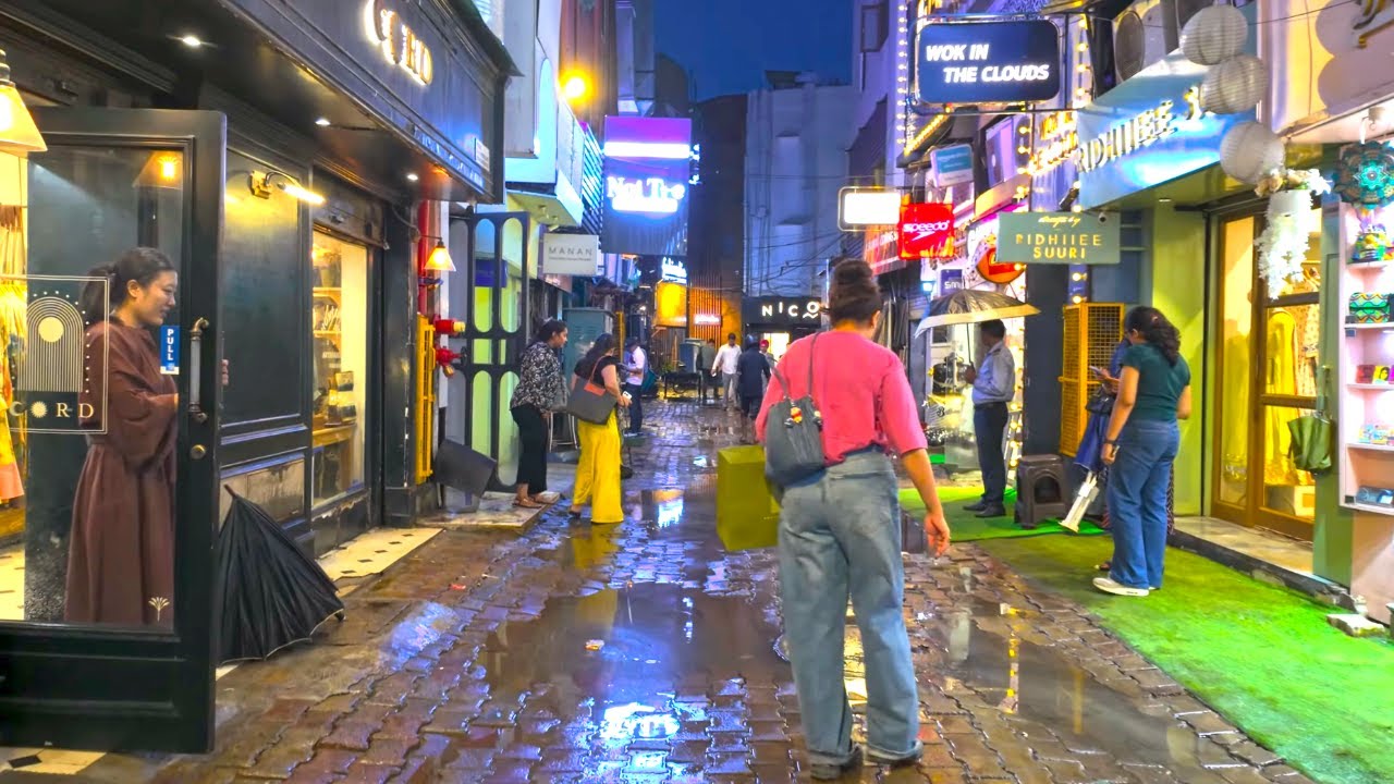 Immersive street-level walking tour through India (Market 11), India, showcasing authentic urban landscapes, local architecture, and the vibrant atmosphere of the city's neighborhoods