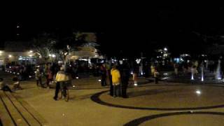 preview picture of video 'Ciudad Guzman Jalisco Vista nocturna de plaza las fuentes'