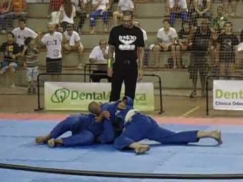 Everton Silveira - Bulldogs Jiu Jitsu - Invicto - 01/12/12