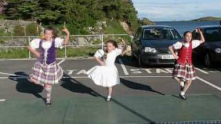 preview picture of video 'Highland Dancing Society at Tarbert Quay - Isle of Harris 2009'