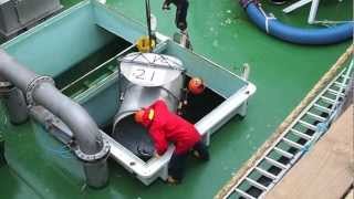 preview picture of video 'Loading wellboat with salmon at Salen'