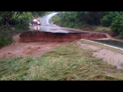 Córrego sobe quatro metros e arrasta rodovia em Charqueada