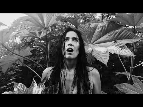 LA CHICA - AGUA (Official video)