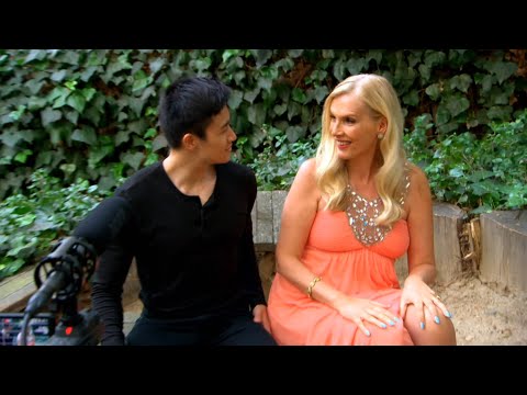 Gunilla Persson spelar in Firework - Svenska Hollywoodfruar (S9 Ep4)