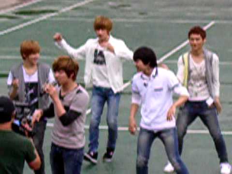 110511 - UKISS "Man Man Ha Ni" in KyungHee University
