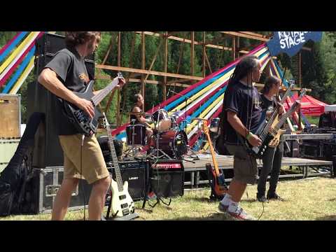 ROCKIN'1000 SUMMER CAMP VAL VENY 2017 ROTATION STAGE - Toxicity SOAD