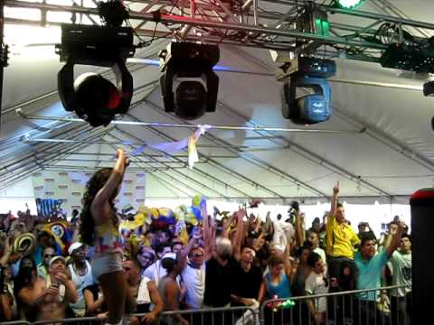 EDGAR V  playing  Voy Pa Cali  DMS12 mix   @ Colombian Festival July 19 2009