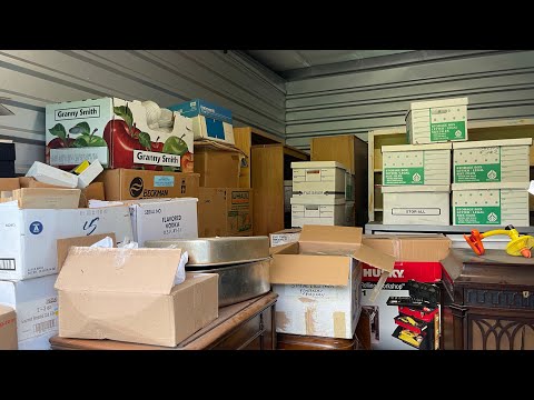 Abandoned Storage Auctions UNBOXING OLD STUFF