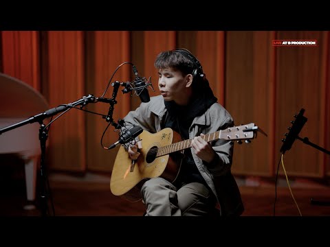 Chris Amorist - Girl (Live at B Production)