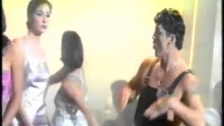 Gerardo Mejia / Que es lo que pasa aqui (Video Oficial)
