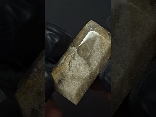 حجر الدر روك كريستال طبيعي