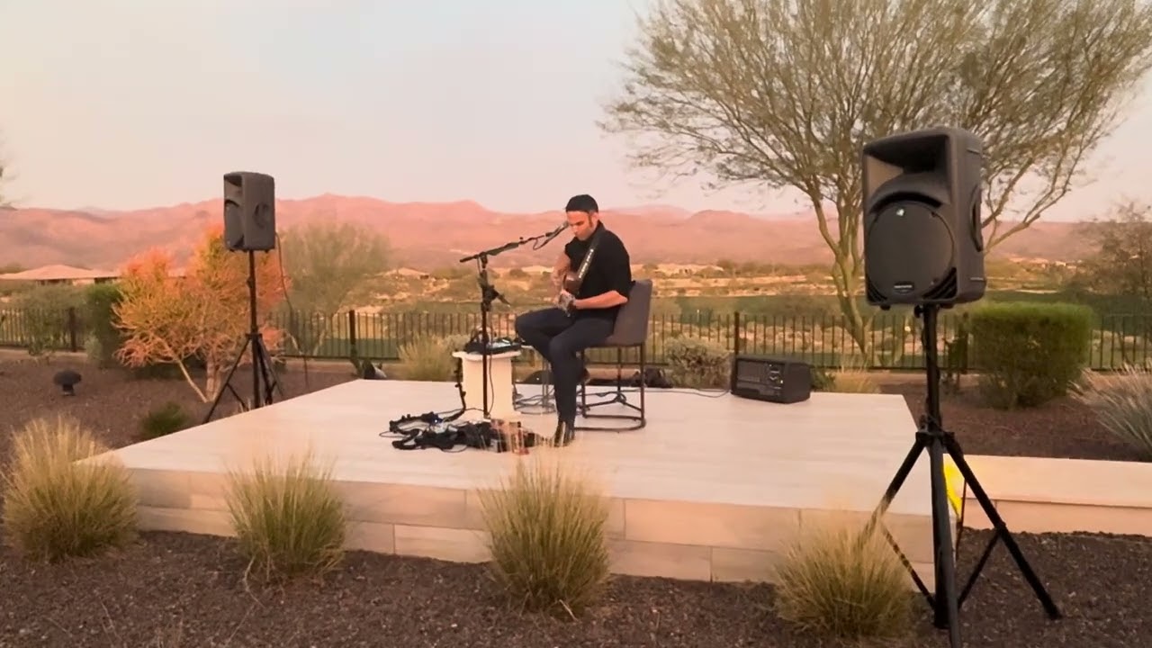 Promotional video thumbnail 1 for Mike Derus Live