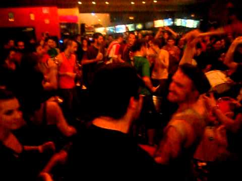 batucada la pegatina y baciamolemani