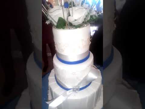 Anifat and Ridwan's wedding cake