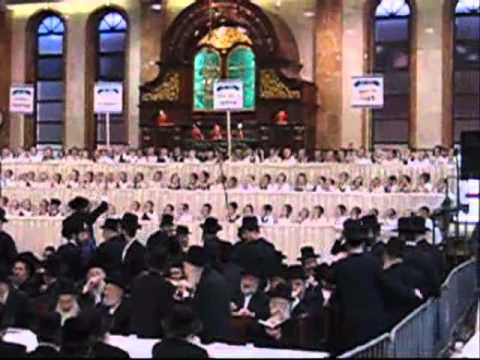 Chumash Seudah in Satmar Boro Park (Long Version)
