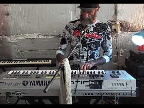 Mister 8 #electronica plays Demo Set on #yamaha #motif6 at 8 Records #musicstudio