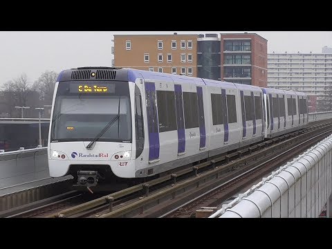 RET Metro 2*Type RSG3 op station Capelle Centrum als metrolijn C richting De Terp
