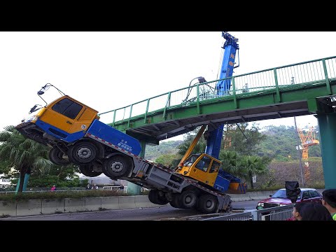 TOP 10 Extremely Dangerous Crane Fails & Heavy Equipment Gone Wrong Compilation !