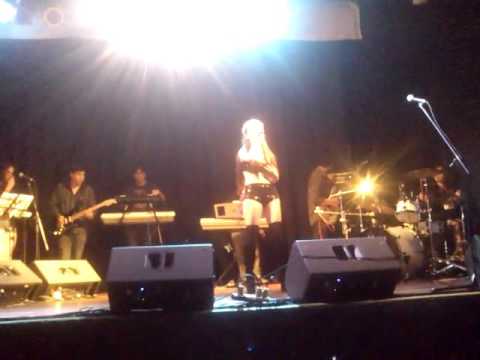 Sheyla Jhasmin canta One Last Time de ArianaGrande