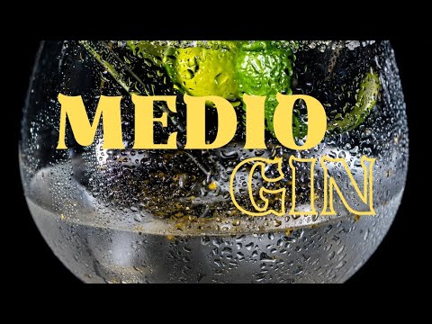 A. Depreda, Martín Guti - Medio Gin (Lyric video)