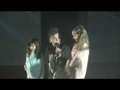 Концерт Elvin Grey (Радик Юльякшин) в Набережных Челнах/02.12.17/Радик поет с девочками