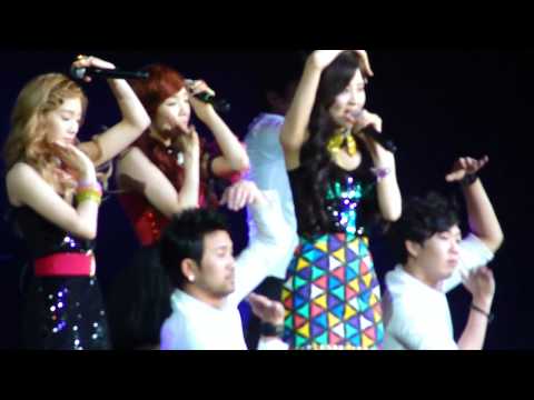 [HD][FANCAM] 120520 TaeTiSeo (SNSD) - Twinkle @ SM TOWN 2012 LA (Anaheim)