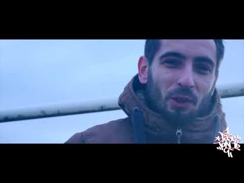 1PoseTon16   Ksper #18 { Football }