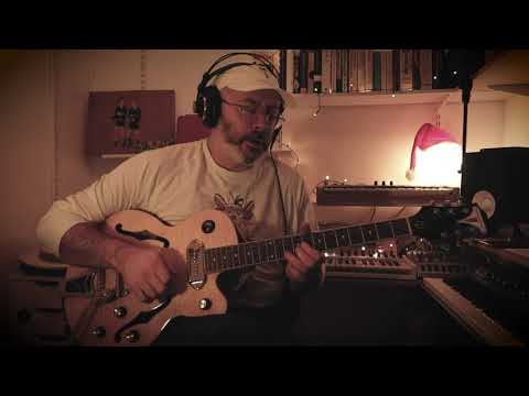 10. Re'Ach Tapuach Odem Shani / Scent of an Apple, Redness of Red.