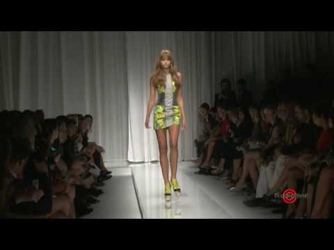 VERSACE - Milan Spring 2010 Fashion Runway Show Full HD Video | EXCLUSIVE archive Footage (2009)