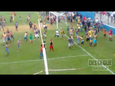 Final do Brasileirão da Baixada termina em pancadaria entre torcidas em Belford Roxo