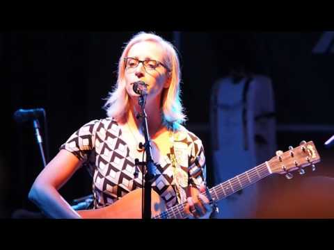 Laura Viers k.d.Lang Neko Case - People Have The Power and I Want To Be Here