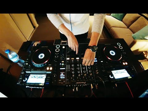 Techno Mix 2018 w/tracklist