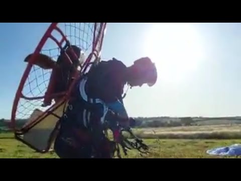 Decolagem e pouso de paramotor