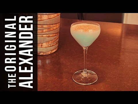 ✨the “original” Alexander Cocktail! 🍸 (made with gin!)