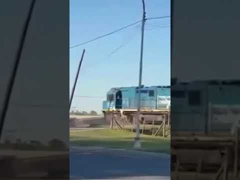 Train hits semi truck in Maciel, Santa Fe Province, Argentina #traincrash #trainaccident #trainwreck
