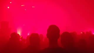 Let The Fingers Do The Walking, Sort Sol