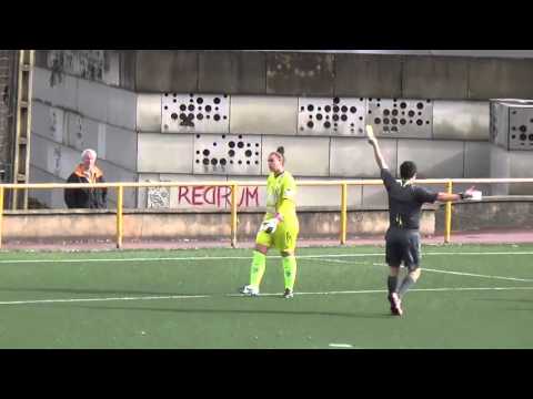 Polémica jugada - www.ligasfutbolfemenino.com