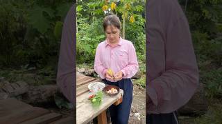 Download lagu atmosphere in the hut during the rainy season and cooking steamed fish in Dayak style mp3