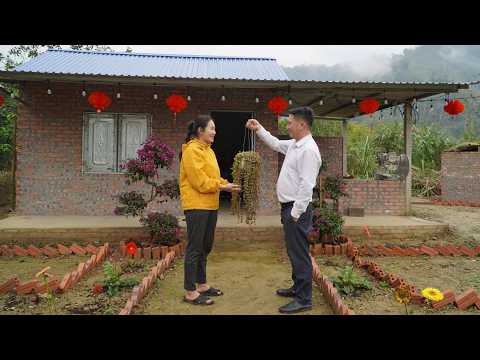 What surprise gift did CEO Duong bring that made Tieu La so happy and joyful?