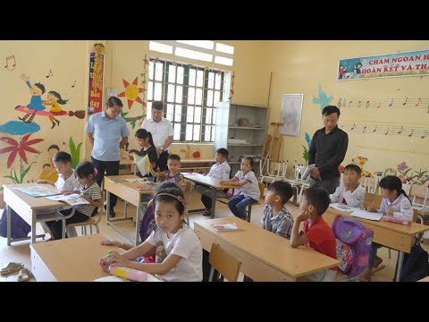 Phó Bí thư Thường trực Huyện ủy Nguyễn Xuân Nhẫn kiểm tra công tác chuẩn bị năm học mới tại xã Phúc Khánh
