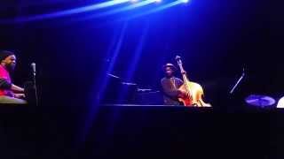 Robert Glasper Trio - LIVE - (part 2)-  "Sign 'O' the Times" / "Got Over"