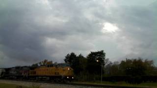 preview picture of video 'Southern Pacific (UP 6195) in Palestine, Tx. 11/30/2009 ©'