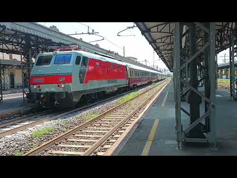 Treno Storico "Rapido" Milano Centrale - Stresa in transito nella stazione di Arona