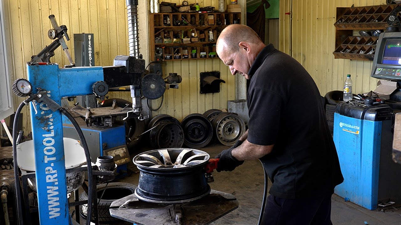 Craftsman  in Ukraine who continues to repair tires near the front line| Close-up interview