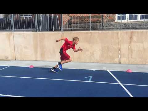 FCN U13 fodboldspiller Frederik træner sprinttræning med vending skift (5 og 20 meter)
