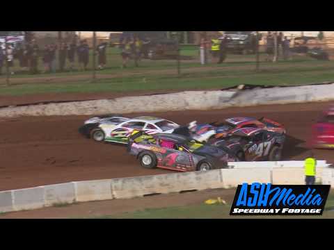 Super Sedans: Leigh Williams Crash - Valvoline Raceway