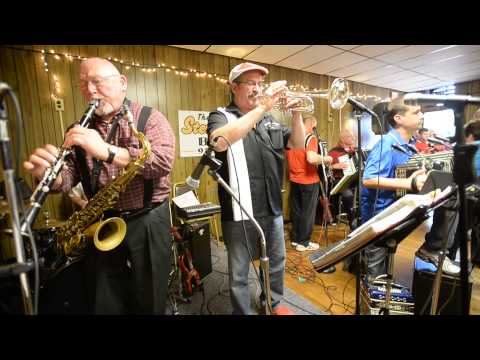 Steve Drzewicki Band entertains a packed house for South End's Pulaski Hall farewell party