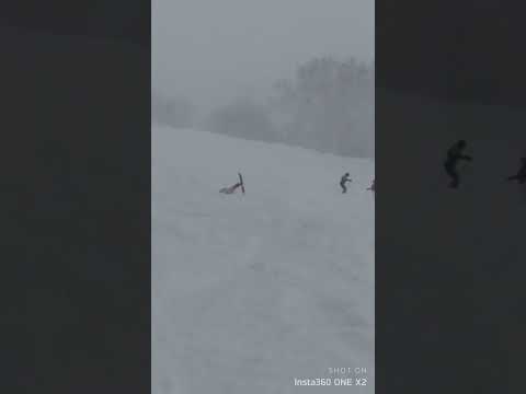 So much snow on the piste #rusutsu #japow #hokkaido #snowboarding #滑雪