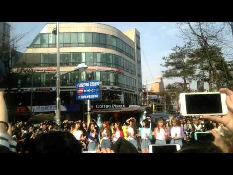 [FANCAM] 160402 OH MY GIRL Hongdae Guerilla Con - Seunghee and Hyojung - In The Same Place