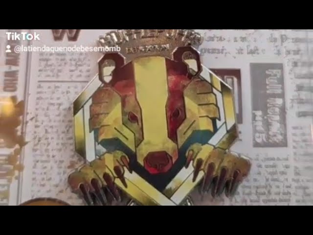 Vídeo relacionado con Cinereplicas Harry Potter - Bandera del banderín Hufflepuff - Licencia Oficial